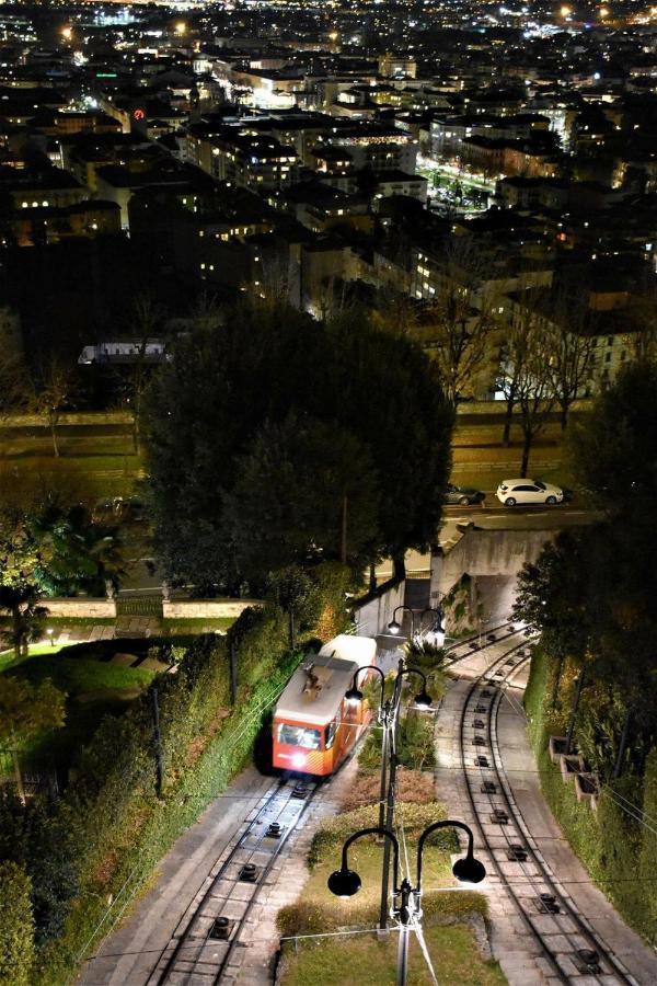 “Dietro l’angolo” Charme&Relax nel centro città Bergamo Esterno foto